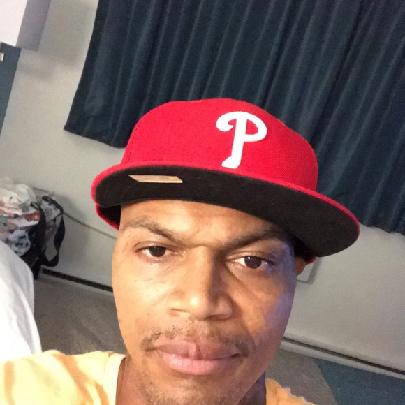 Profile Picture of Eddie Royal (@royaleddie077) on Poshmark