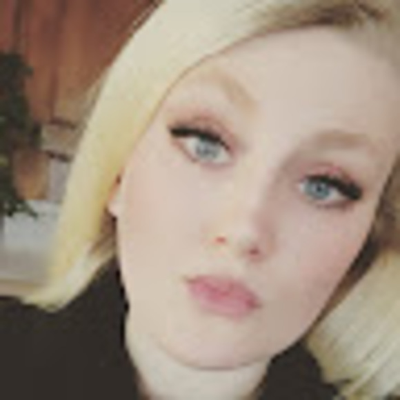 Profile Picture of Deanna Campillo (@deannajcampillo) on Poshmark