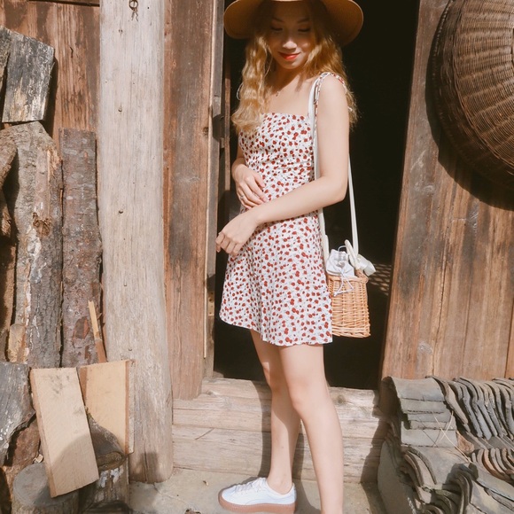 Profile Picture of Cecilia Yu (@cecilia_yu) on Poshmark