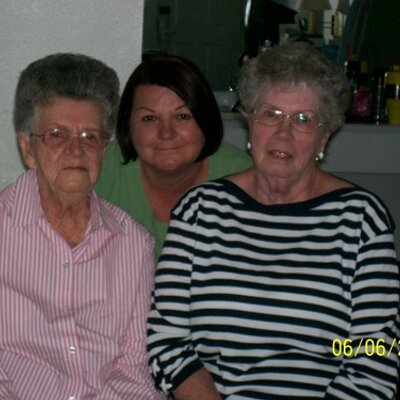 Profile Picture of Lynn Shaffer (@mamabirdaz) on Twitter