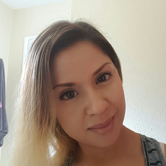 Profile Picture of Bertha Bonilla (@bettybonilla85) on Poshmark