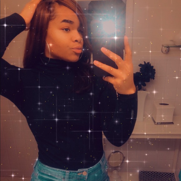 Profile Picture of Rayonna Rowland (@chantell604) on Poshmark