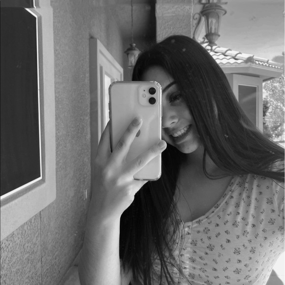 Profile Picture of Graciela Camarillo (@gracielacam) on Poshmark