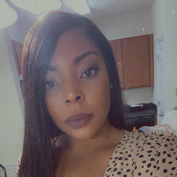 Profile Picture of Tanisha Porter (@imalways_ontop) on Poshmark