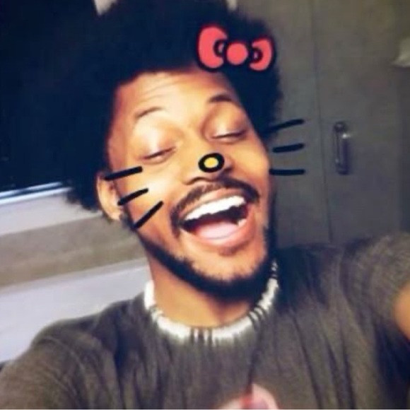 Profile Picture of Ariana Barochin (@arianabarochin) on Poshmark