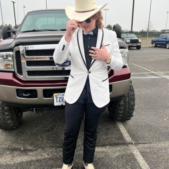 Profile Picture of Dylan Richards (@dylanrichards23) on Poshmark