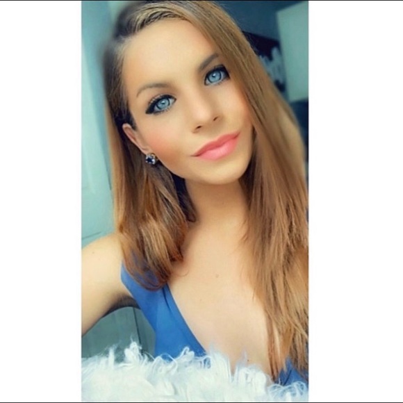 Kelli Schillaci - Poshmark Profile Picture of Kelli Schillaci (@kellischillaci) on Poshmark