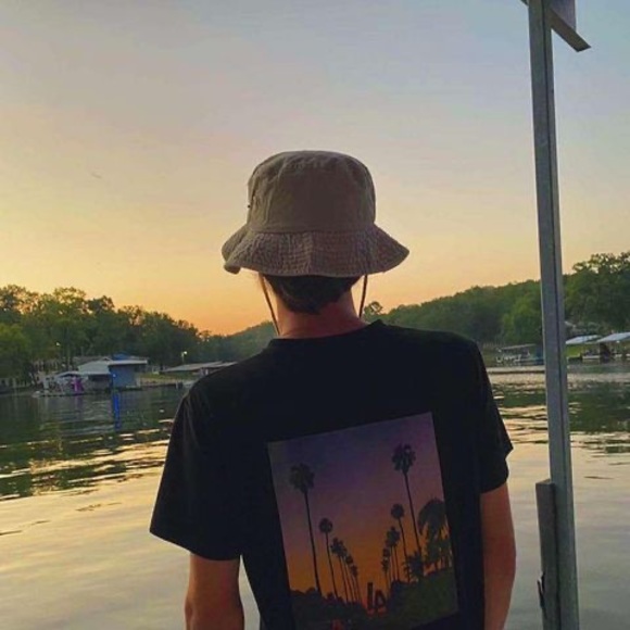 Profile Picture of Eli Korell (@elik22) on Poshmark