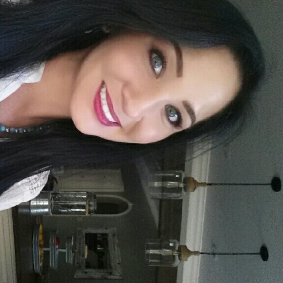 Profile Picture of Julia Tippie (@chiarime311) on Poshmark