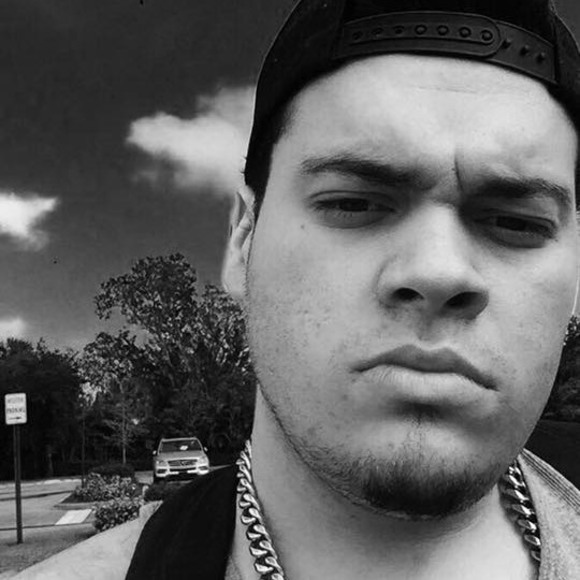 Profile Picture of Luis Gonzalez (@villlain) on Poshmark