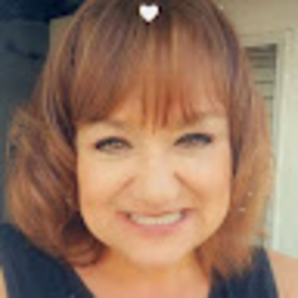 Profile Picture of Erin Szykowny (@eszykowny68) on Poshmark