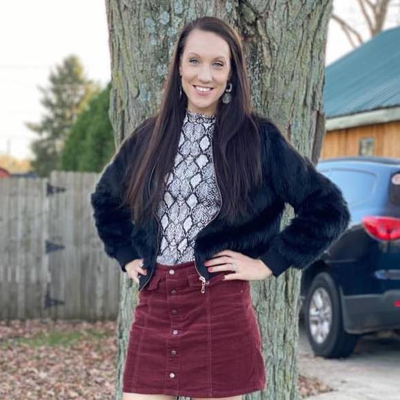 Profile Picture of Heather Curphey (@hcurphey) on Poshmark