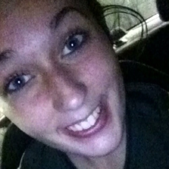 Profile Picture of Catie Whitmore (@catiebugg45) on Poshmark