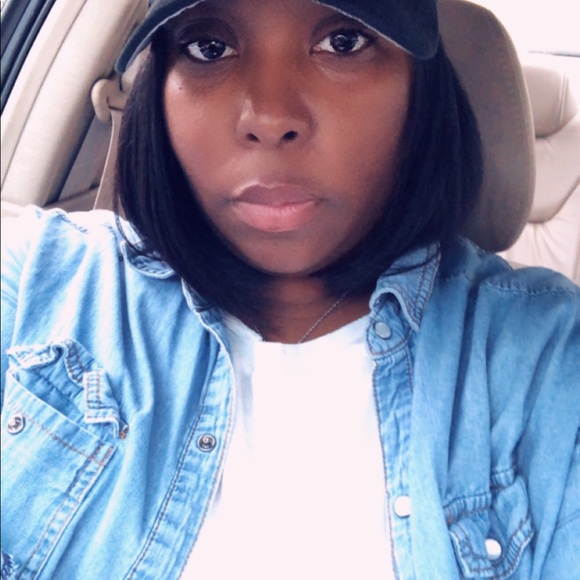 Profile Picture of T michelle Chisholm (@mstmichelle) on Poshmark