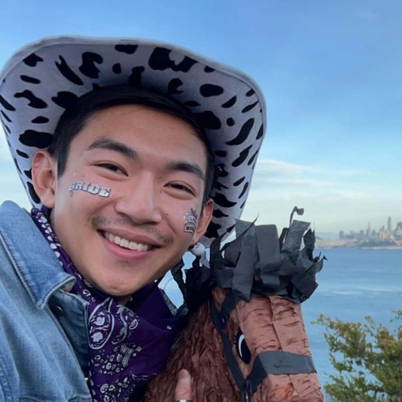 Profile Picture of Collin Wong (@collin610) on Poshmark