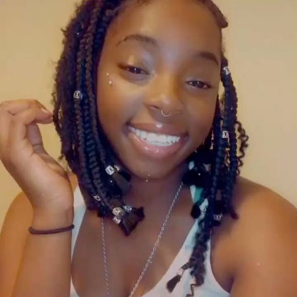 Profile Picture of Karaa Forrest (@kara_24) on Poshmark