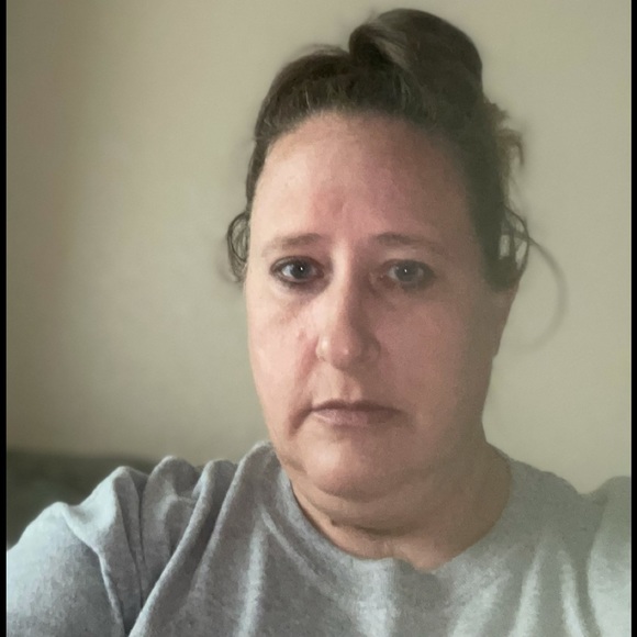 Profile Picture of Missy Bumpous (@missyjbumpous) on Poshmark