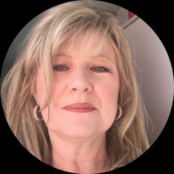 Profile Picture of Pauline Broderick-pritchett (@polly_peas) on Poshmark