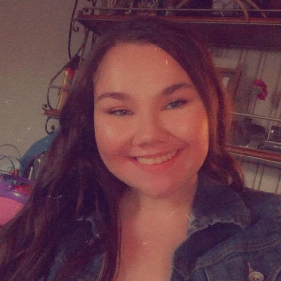 Profile Picture of Mackenzie Craig (@mackenzie1133) on Poshmark