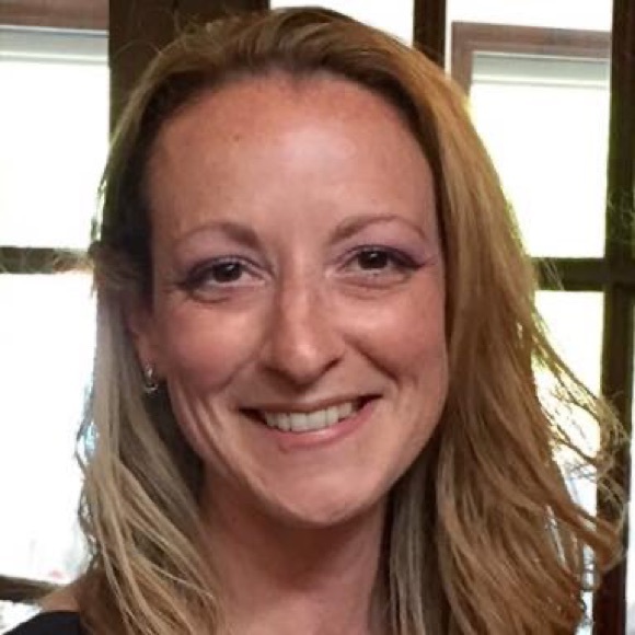 Profile Picture of Mary Pezzullo (@marypezzullo) on Poshmark