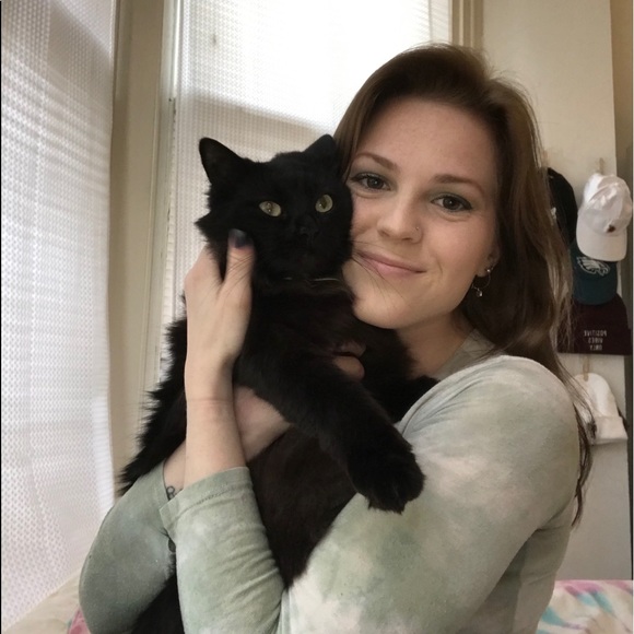 Profile Picture of Shauna Zodrow (@shaunazod) on Poshmark