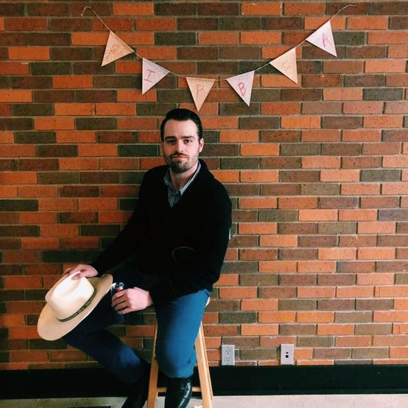 Profile Picture of David Hennenhoefer (@dhennenhoefer) on Poshmark