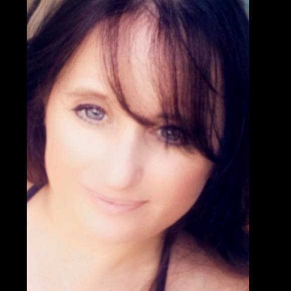 Profile Picture of Kelly Gowland (@kellyandjet1) on Poshmark