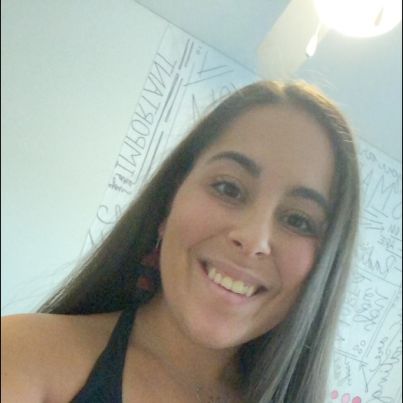 Profile Picture of Brina Staviski (@brinamae0521) on Poshmark