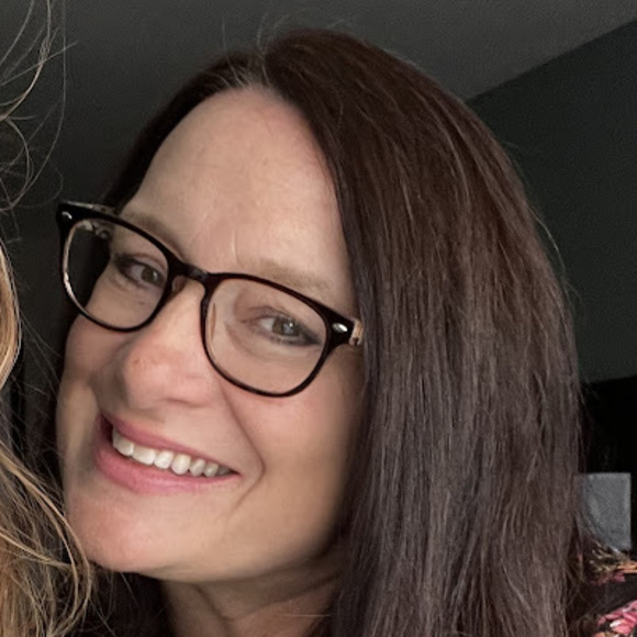 Profile Picture of Lisa Ronk (@lisa_ronk) on Poshmark