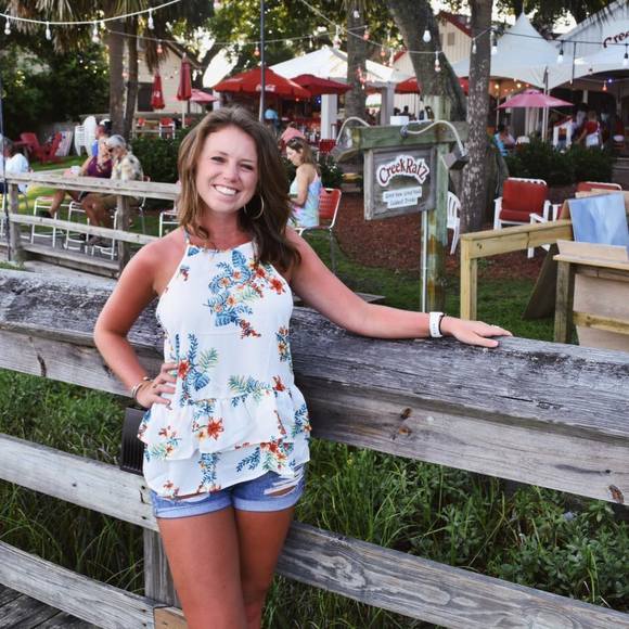 Profile Picture of Alex Barlow (@alexxbarloow) on Poshmark