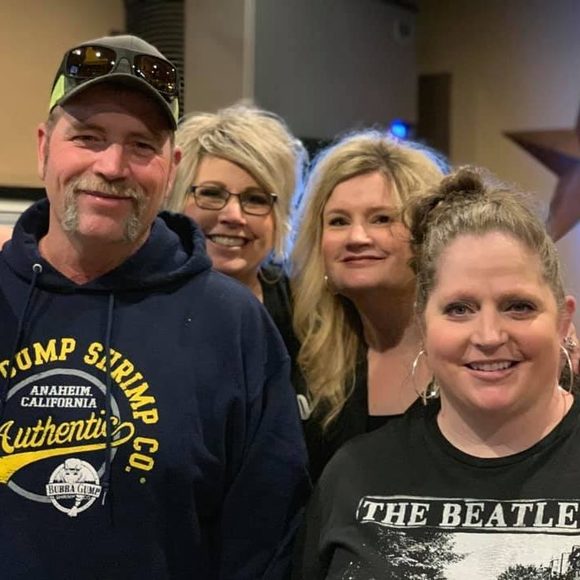 Profile Picture of Kelli Bates (@mkmbates) on Poshmark