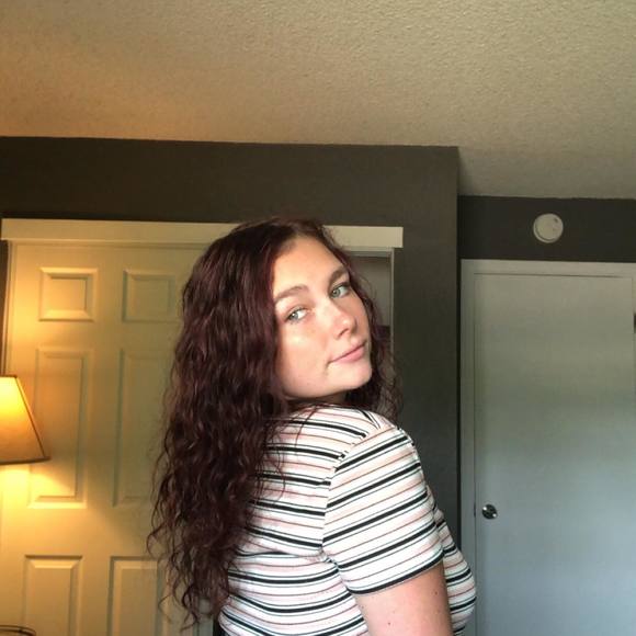 Profile Picture of Alyssa Yinger (@alyssayinger) on Poshmark