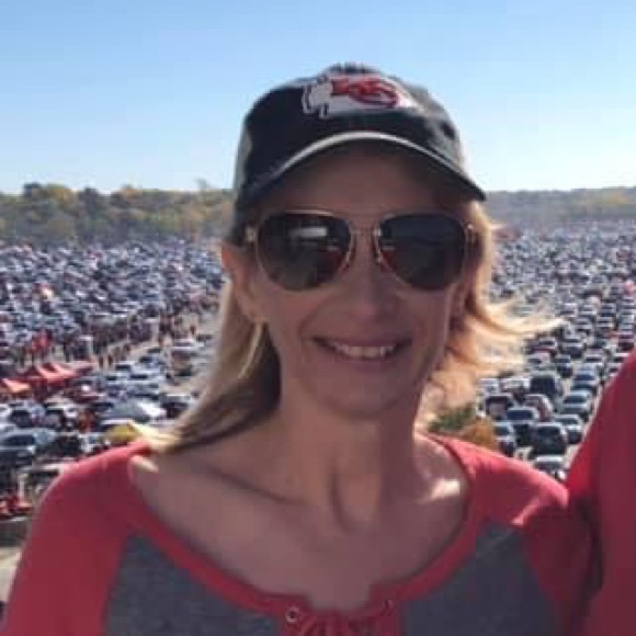 Profile Picture of Shawnna Robinson (@shawnna_r) on Poshmark