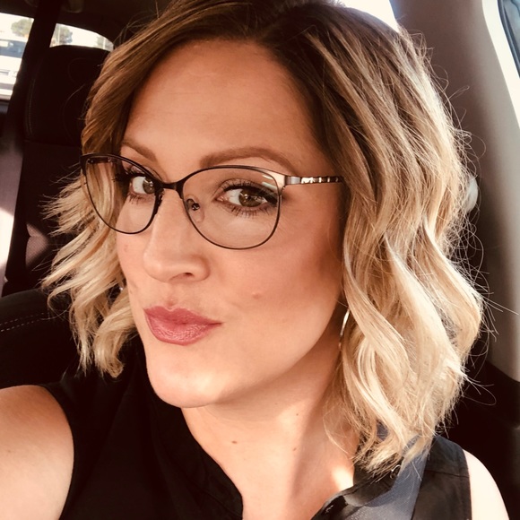 Venessa Wakeling - Poshmark Profile Picture of Venessa Wakeling (@venessalw) on Poshmark