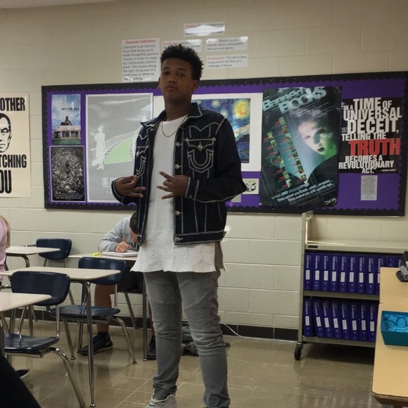 Profile Picture of Lonnell Martin (@lonnell_24) on Poshmark