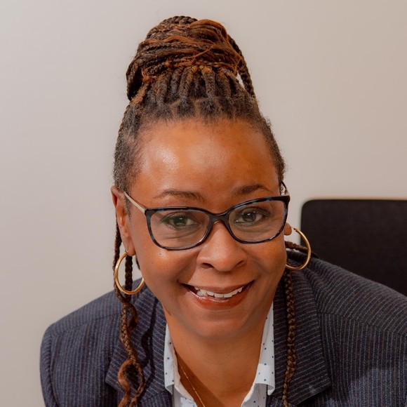 Profile Picture of Chevela Greenway (@cghunter22) on Poshmark