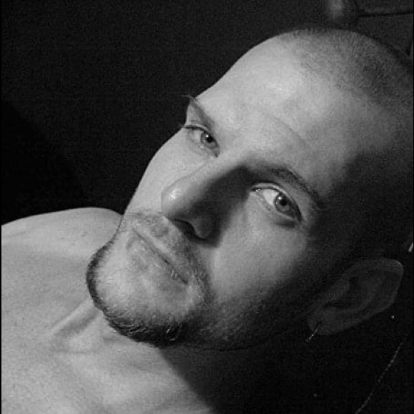 Profile Picture of Jeffrey Kyle (@jeffrey_kyle) on Poshmark