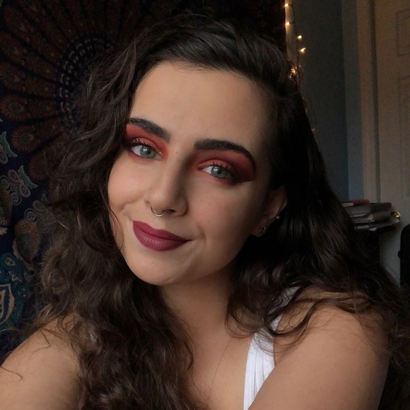 Profile Picture of Alyssa Scano (@whoisalyssa) on Poshmark