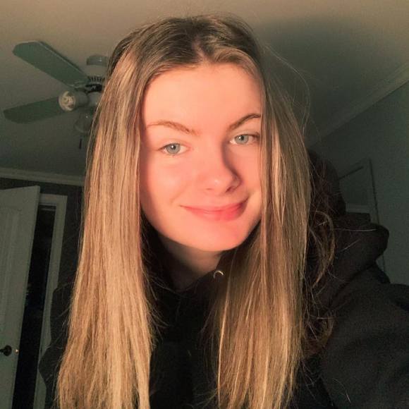 Profile Picture of Jenna Chase (@jennachase28) on Poshmark