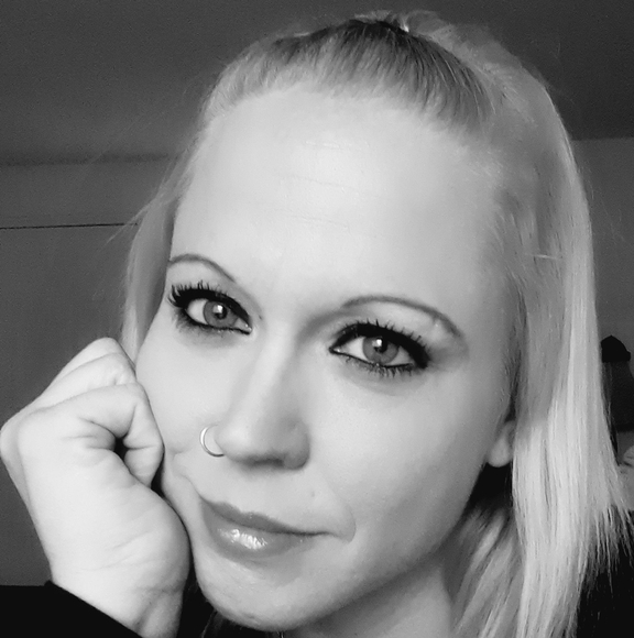 Profile Picture of Monique Critchett (@m_critchett) on Poshmark