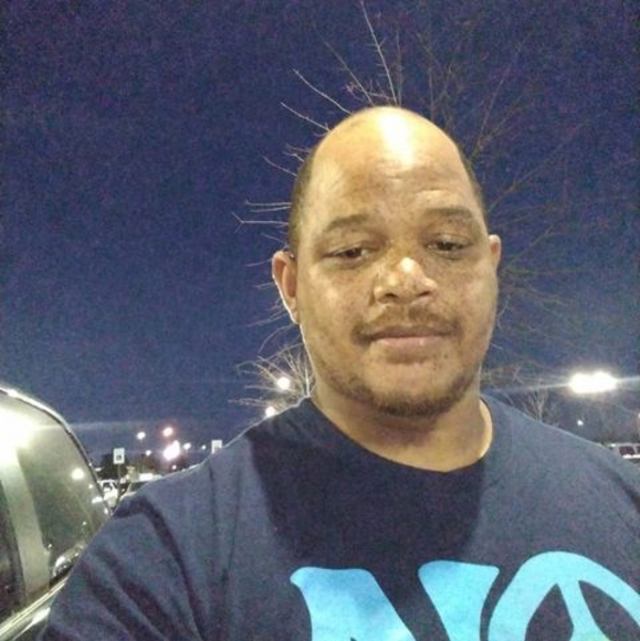 Profile Picture of Daniel Stoutamire (@stoutamire428) on Poshmark