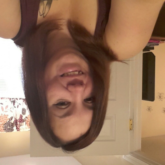 Profile Picture of Melanie Dickson (@mellymel35) on Poshmark