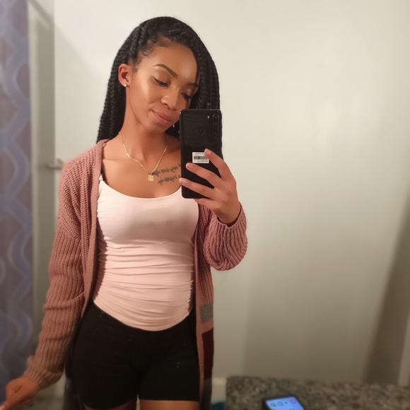 Profile Picture of Delshay Hite (@delshayhite) on Poshmark