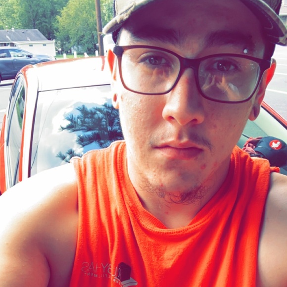 Profile Picture of Joe Flores (@josephflores16) on Poshmark