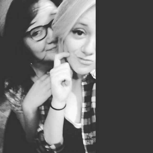 Profile Picture of Ashley Tabatt (@ashleytabatt) on Poshmark