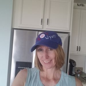 Profile Picture of Amy Heisel (@HeiselMama) on Twitter