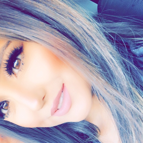 Profile Picture of Bianka Gutierrez (@gutierrezbianka) on Poshmark