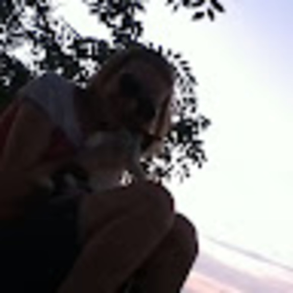 Profile Picture of Mia Bierlein (@miabierlein) on Poshmark