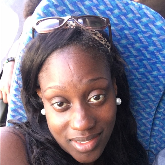 Profile Picture of Artesian Brown (@artesianb) on Poshmark