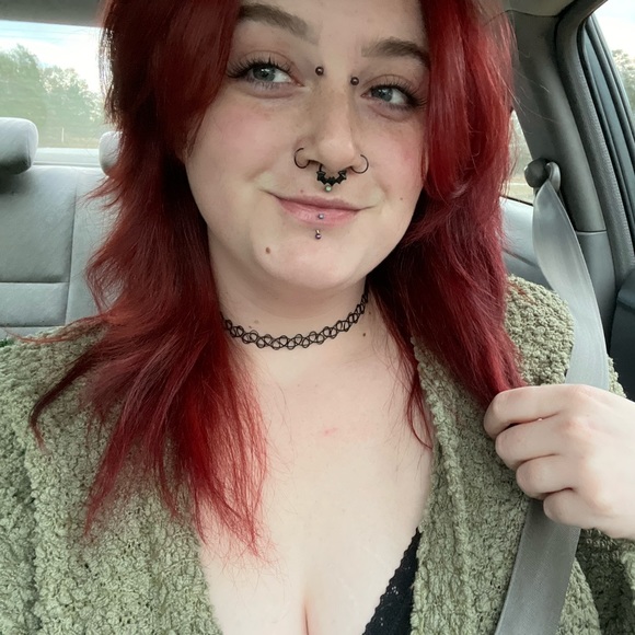 Profile Picture of Jess Byrd (@motherofdoggoss) on Poshmark